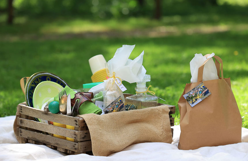 Enjoy local specialities by ordering in a lunch or dinner hamper for delivery to Domaine de Fresnoy