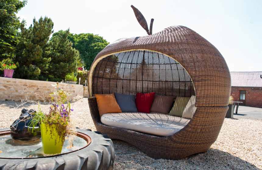 The Prieuré’s terrace oozes style with its contemporary outdoor furniture and hot tub. Why not cosy up together in the apple!