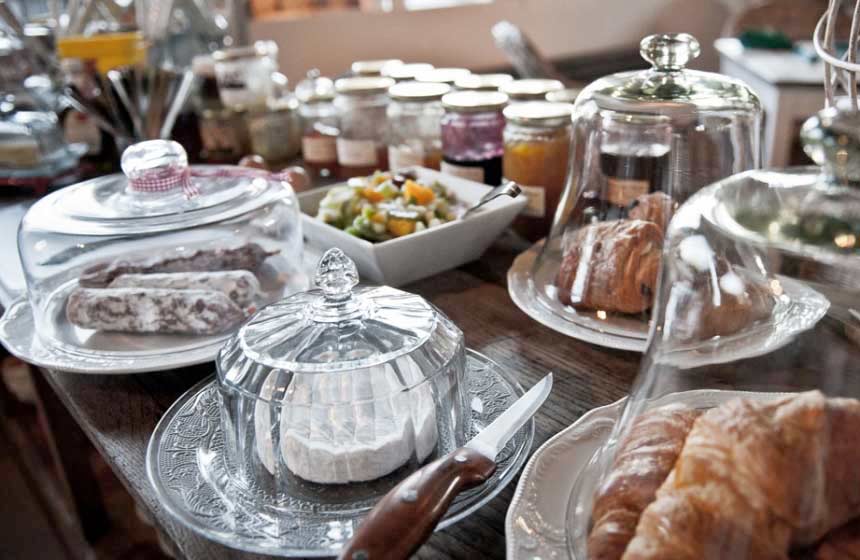 One of the highlights of your stay at Le Prieuré is the delicious French breakfast including coffee, warm croissants and French breads. Bon appétit! 