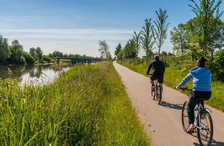 You can cycle along the tow-path to the Somme Bay